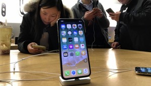 Apple zneužíva čínskych študentov, tvrdí hlavný dodávateľ firmy