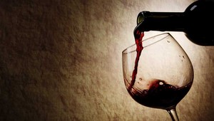 Zabudnite na jeden zdravotný pohárik vína denne, vravia vedci