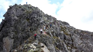 Turisti pozor! V Tatrách hrozí víchrica