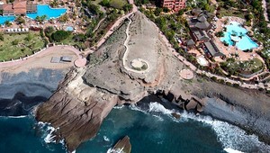 Napätie na Kanároch eskaluje: Obyvatelia protestujú proti masovému turizmu