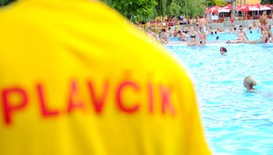 Plavčíci nie sú opatrovateľky. Vyzývajú rodičov, aby svoje deti kontrolovali