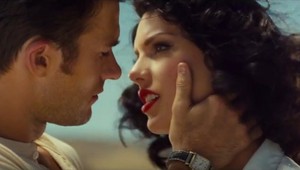 Taylor Swift šokuje: Tmavé vlasy a nový chlap!