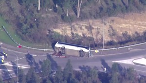 Havaroval autobus so svadobčanmi: Zomrelo 10 ľudí