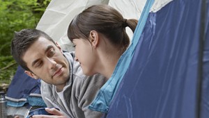 Muž skúšal stan, susedia na neho zavolali hliadku