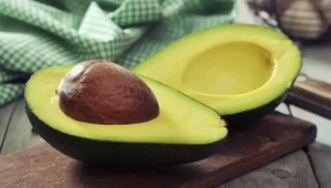 Skvelé výsledky 30-ročnej štúdie: Jedenie avokáda jedenkrát týždenne znižuje riziko srdcových chorôb!