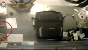 Zamestnanci rímskeho letiska vykrádali batožiny