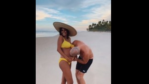 Slávny herec a jeho mladučká manželka čakajú dieťa