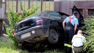 Mladý vodič narazil do paneláku na sídlisku v Banskej Bystrici