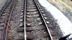 Tragédia na koľajniciach. Vlak zrazil len 1,5 ročného chlapca