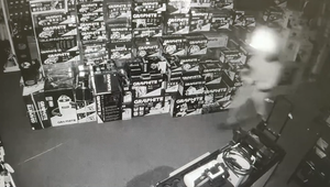 Zlodeji vykradli predajňu s motorovými pílami v Pezinku, škoda presiahla 20-tisíc eur