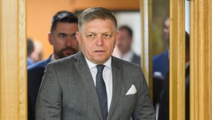 Podľa poslancov prídeme kvôli vláde o eurofondy, Fico skloňuje trest za voľby