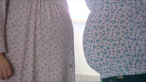 Koronavírus a pôrody. Lekári posielajú mamičkám predčasniatok videá a fotky