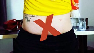 Prehral stávku, ukázal svetu holý zadok! Hanychová ho iste hneď spoznala!