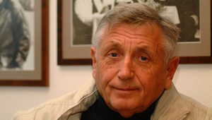 Režisérovi hrozia po operácii mozgu vážne následky