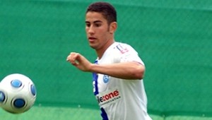 VIDEO: Netrafil prázdnu bránku, trénera skoro trafil šľak!