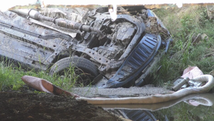 Auto skončilo v potoku, keď sa deti vracali z ihriska. Tragédii unikli len o vlások