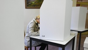 Prieskum volebných preferencií. Opozícia by mohla zostaviť vládu