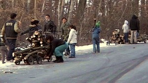 Rómovia dostali drevo zadarmo. Lebo ho neprestávali kradnúť...