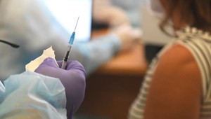 Proti chrípke sa po novom bude dať zaočkovať aj v lekárni. Lekárnici to vítajú