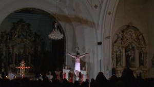 VIDEO: Netradičná Krížová cesta na Orave, prišli stovky ľudí