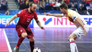 Najlepší hráč šampionátu opúšťa javisko so zdvihnutou hlavou