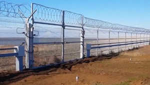 Rusko dokončilo ostnatý plot. Oddelil Krym od Ukrajiny