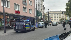 Na nemeckom trhovisku strieľal ozbrojený muž. Skončil v rukách polície