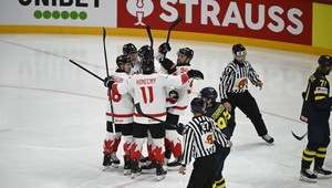 Kanada postúpila do štvrťfinále. V zápase pokorili Švédsko 5:3