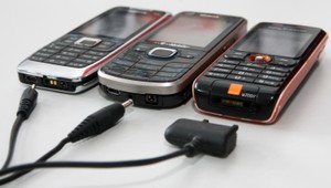 Dievča zomrelo po zásahu prúdom. Za všetko môže nabíjačka na telefón