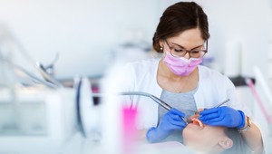 Obávate sa demencie? Mali by ste dbať na ústnu hygienu!