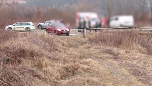 Šokujúci nález pri rybníkoch: V zaparkovanom aute našli mŕtveho muža