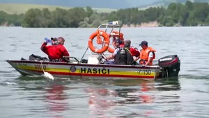 Hasiči stále pátrajú po rybároch, ktorí sa utopili v Liptovskej Mare