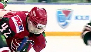 Ľad sa sfarbil do červena. Sokolov stratil pol litra krvi