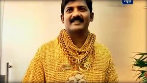 Nenásytný podnikateľ si nechal ušiť košeľu zo zlata!