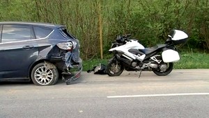 Motorkár sa zrazil s autom, zasahovať musel aj vrtuľník