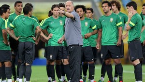 Scolari túži doma vyhrať, Španieli s rovnakou zostavou
