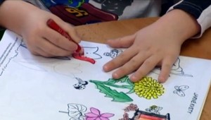 Rodičia prvákov si na jeseň prilepšia. Dostanú príspevok od štátu