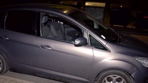 Trčali mu len nohy. Muž zmeškal vlak, tak sa vlámal do auta, aby si pospal