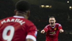 Čakanie diablov sa skončilo. Vďaka famóznej pätičke kapitána Rooneyho!