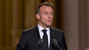 Macron vymenuje nového premiéra v piatok ráno