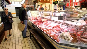 Na pultoch slovenských obchodov sa znížil počet domácich produktov