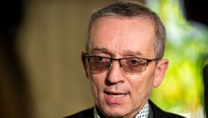 Právna obec sa postavila za odvolaného profesora Čentéša