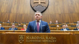 Fico reaguje na kauzu Epsteina, odmieta kontakt s Bannonom. „Netuším, na koho sa pýtate.“