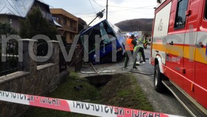 Pri nehode autobusu plnom študentov sa zranilo deväť ľudí