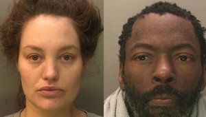 Aristokratku a jej manžela odsúdili za smrť dcérky. Novorodenca našli v taške na poli