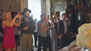 Oslava štyridsiatky ako hrom! Sexi krásavec sa odviazal, odtrhol si HLAVU!