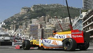 Na VC Monaka pole position pre Buttona, Hamilton vrazil do bariéry