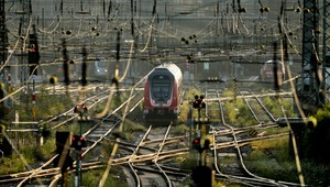 Mladík chcel fotku na odstavenom vlaku, tam ho zasiahol silný elektrický prúd