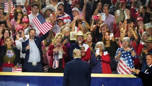 Trump nechal tisíce republikánov prisahať mu vernosť. „Ak nepôjdete voliť, pôjdete do pekla,“ odkázal im