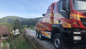 Kamión narazil do domu, v ktorom spalo malé dieťa